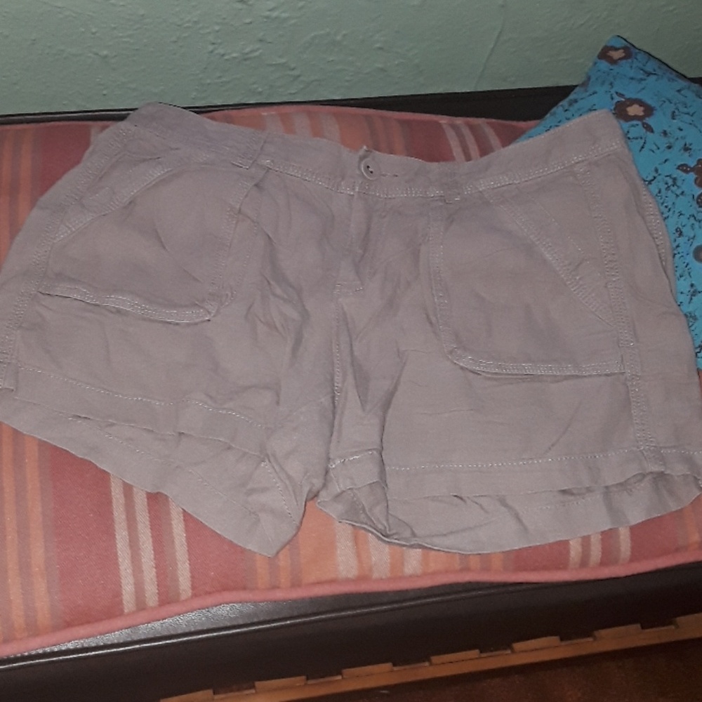 🐙EUC Old Navy Low Rise Shorts - Size 10